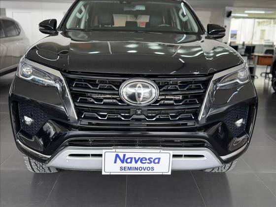TOYOTA HILUX SW4 2.8 D-4D TURBO DIESEL SRX 4X4 AUTOMÁTICO